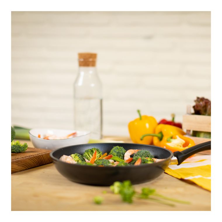 Easy Induction frying pan 24cm order online now | Kuhn Rikon